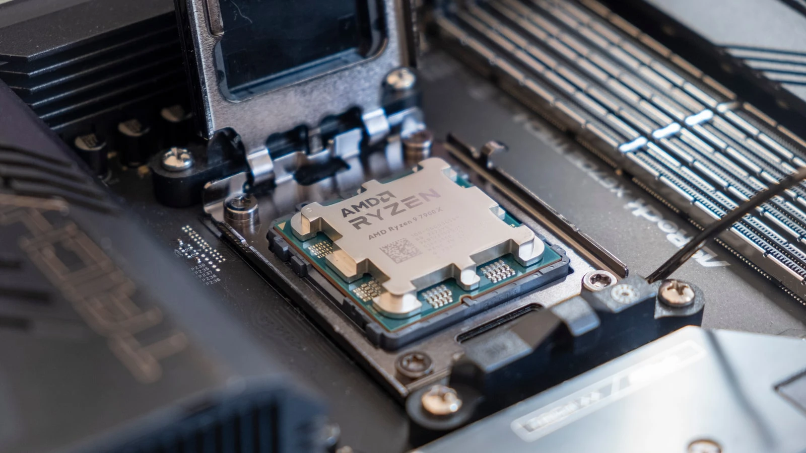 Процесор AMD Ryzen 9 7900X (100-100000589WOF) Процесори image 3
